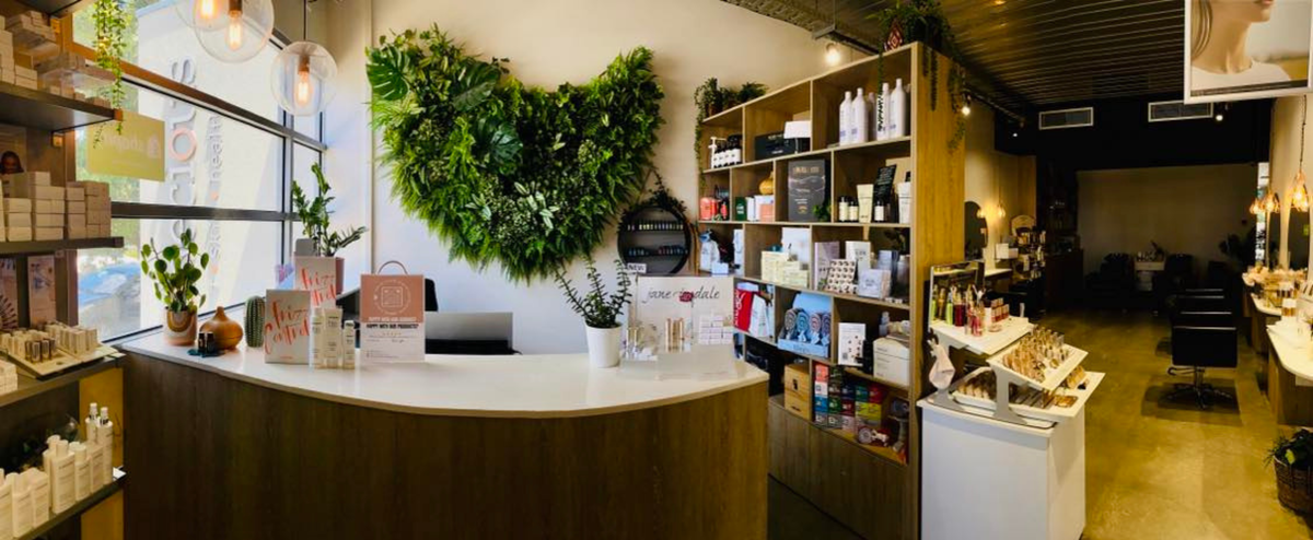 The Heater vs. Your Glow: How to Adapt Your Hair and Skin Routine for the Winter Freeze