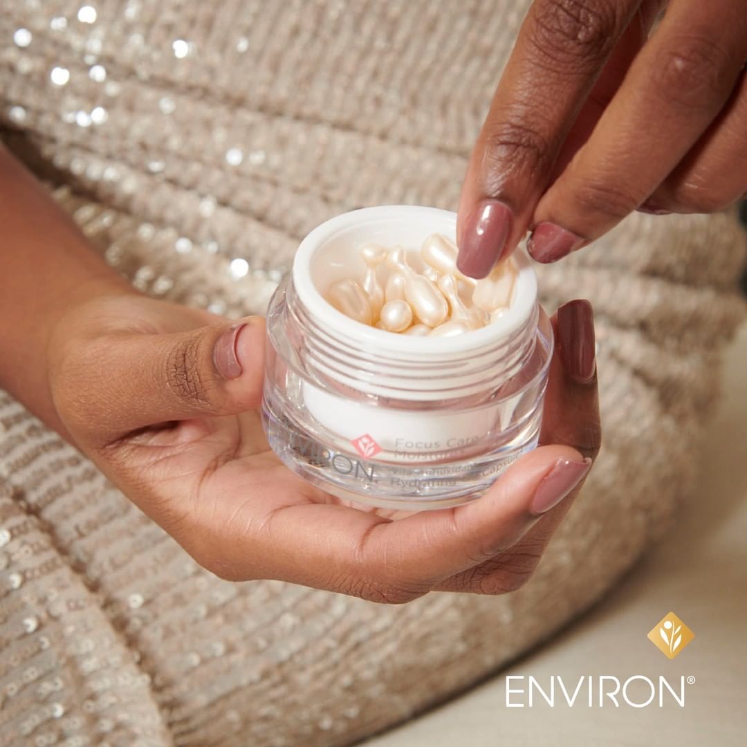 Vita-Antioxidant Hydrating Oil Capsules - assist in enriching skin with natural surface oils, leaving it looking visibly refreshed and energised.