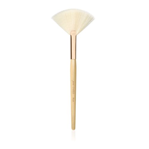 Jane Iredale's White Fan Brush is for applying blush, bronzer, and shimmer powders.